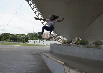 Rayssa Leal si vyjezdila colorway u Nike SB