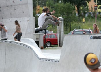 Micky Papa - 1 minute at Venice sk8park 